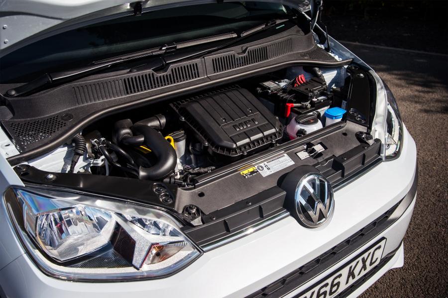Моторный отсек Volkswagen up! beats 5-Door 2016 года  (UK) (фото 4 из 23)